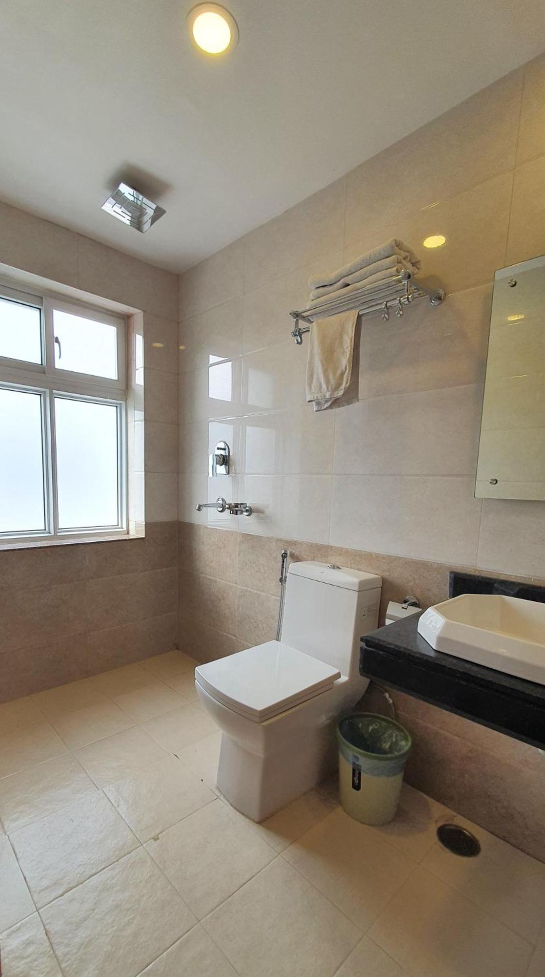 Hotel Lake Shore โพคารา ภายนอก รูปภาพ
