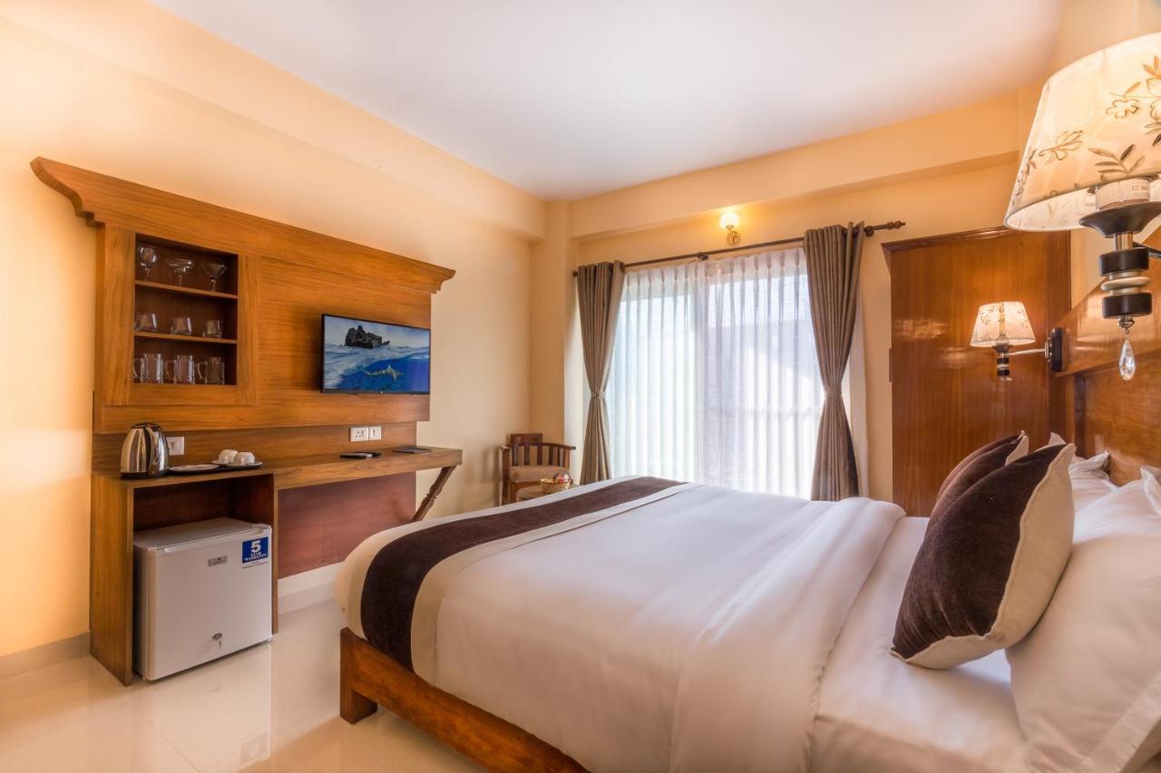 Hotel Lake Shore โพคารา ภายนอก รูปภาพ