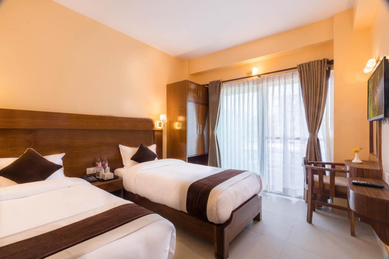 Hotel Lake Shore โพคารา ภายนอก รูปภาพ