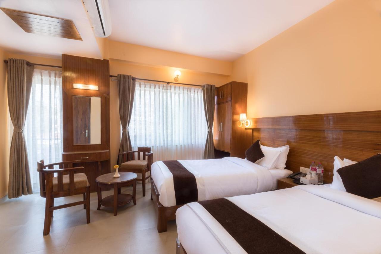 Hotel Lake Shore โพคารา ภายนอก รูปภาพ