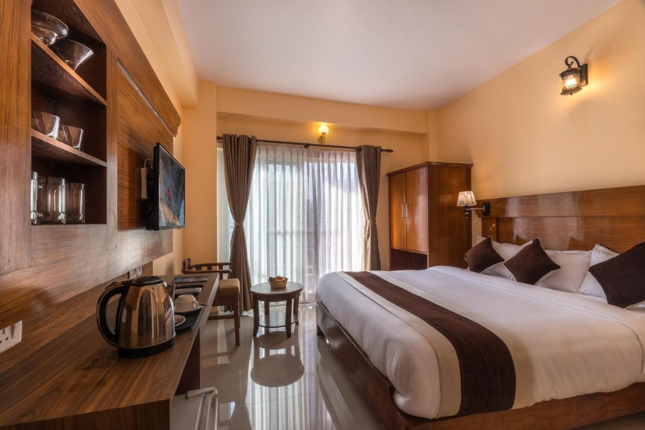 Hotel Lake Shore โพคารา ภายนอก รูปภาพ