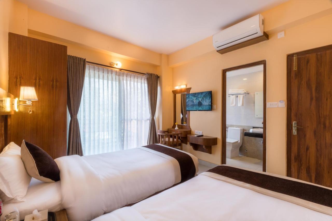Hotel Lake Shore โพคารา ภายนอก รูปภาพ