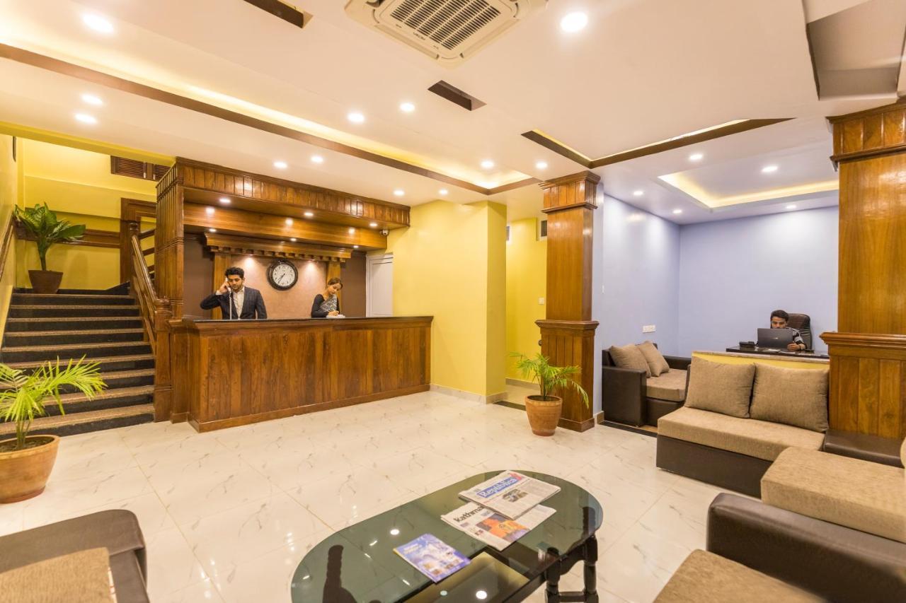 Hotel Lake Shore โพคารา ภายนอก รูปภาพ