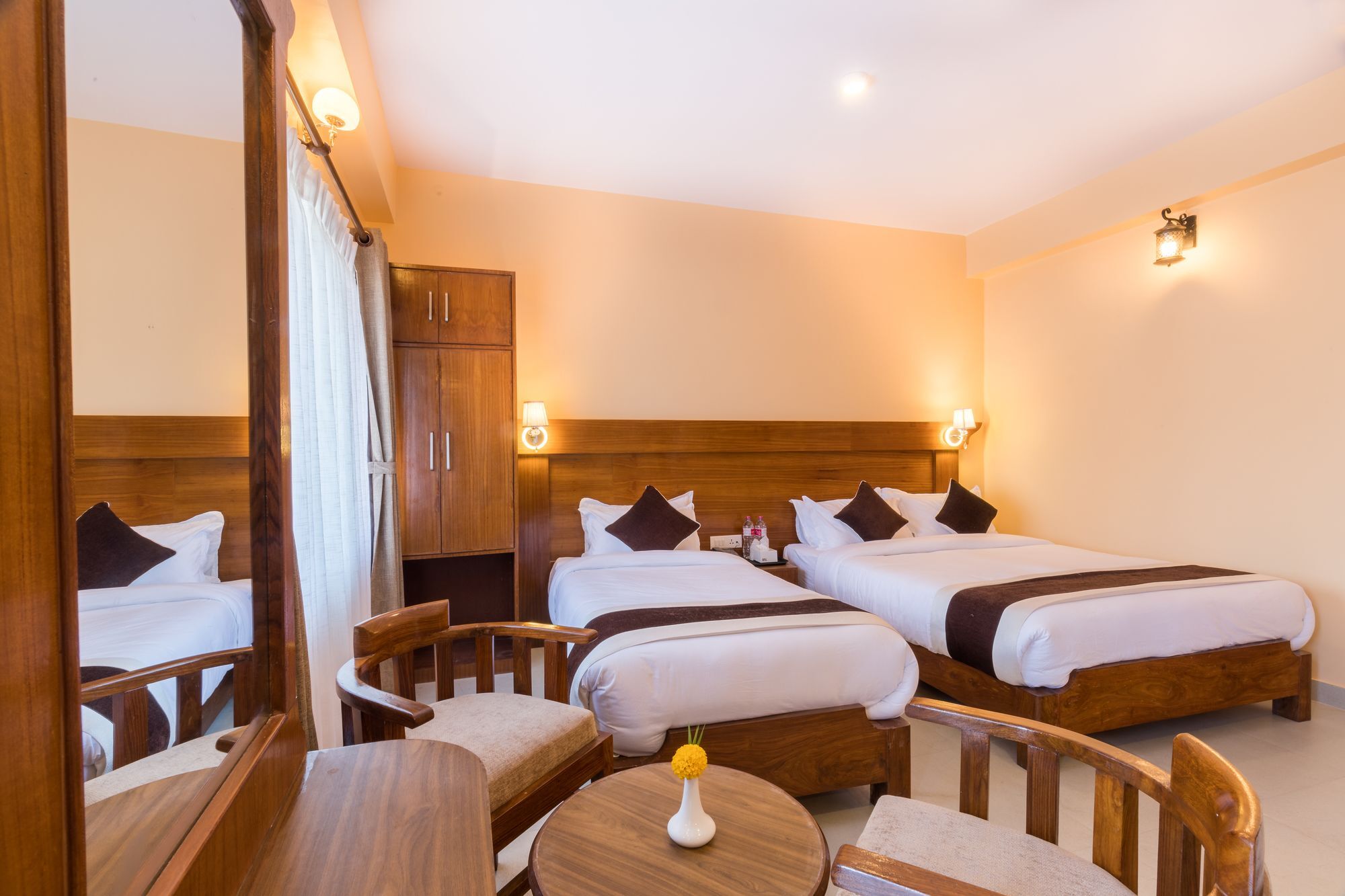 Hotel Lake Shore โพคารา ภายนอก รูปภาพ